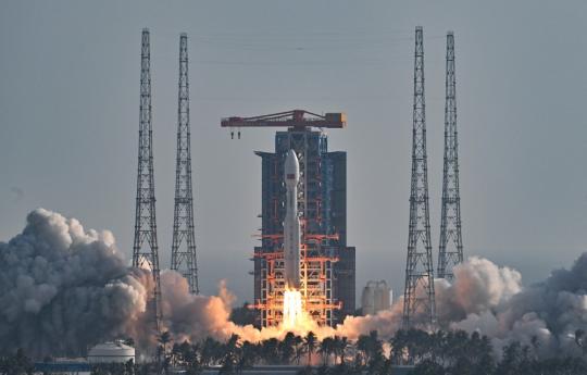 China launches 14th group of low-orbit internet satellites