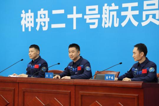 Astronauts say training helped ensure safe return