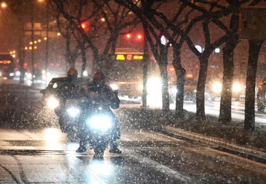 Severe weather warning issued as cold wave sweeps across country
