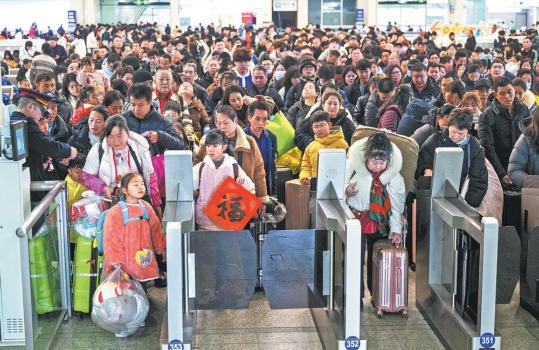 Spring Festival travel rush kicks off