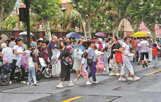 'Elderly drifters' find homes away from home