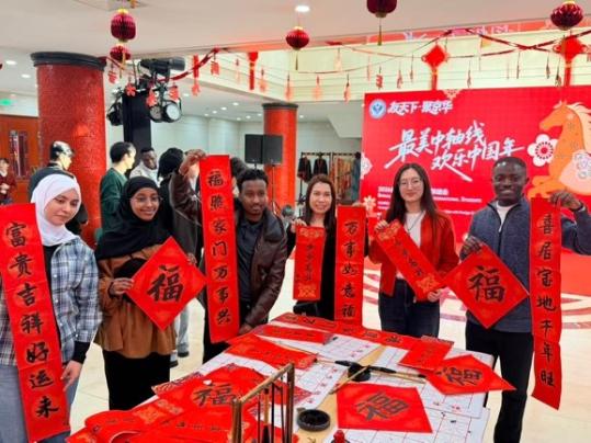 International students celebrate Little New Year immersed in Beijing culture