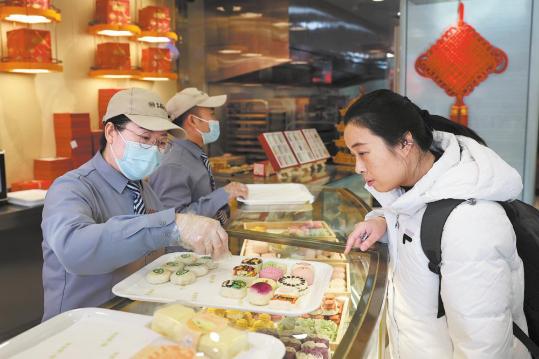 Festive visit to Beijing's Longfusi highlights traditions, renewal