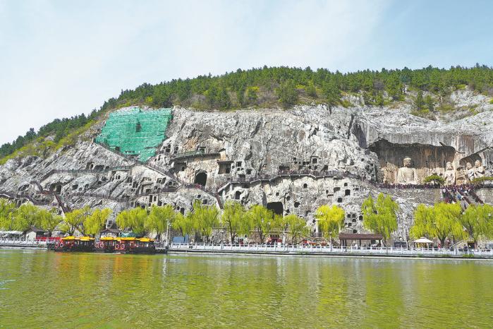 The west hill of the Longmen Grottoes in Luoyang, Henan province. (Photo provided to China Daily)
