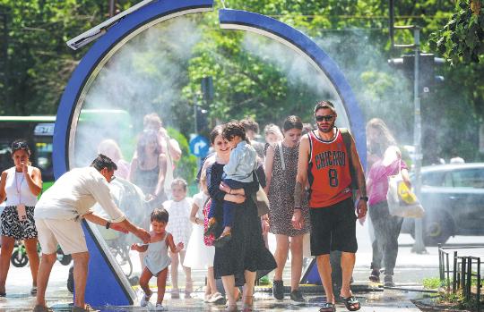 Chinese ACs cool sweltering Europeans