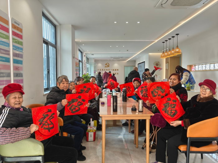 江苏无锡一社区“社志融合”破难题 暖心守护 “一老一小”