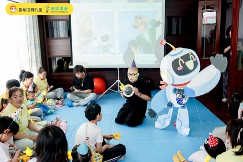 “善良机器人”唤醒童心，公益课堂温暖特需儿童