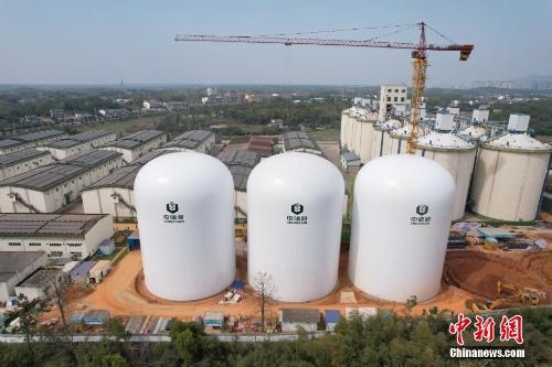 China finishes first batch of inflatable grain silos
