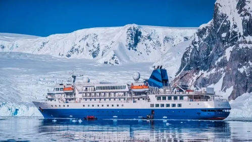 Chinese-operated polar cruise ship sets sail in UK