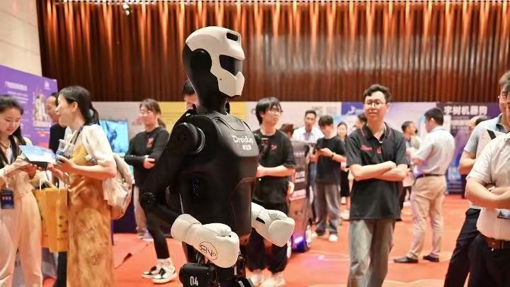 商务部：前4月智能机器人线上销售额增长87.6%