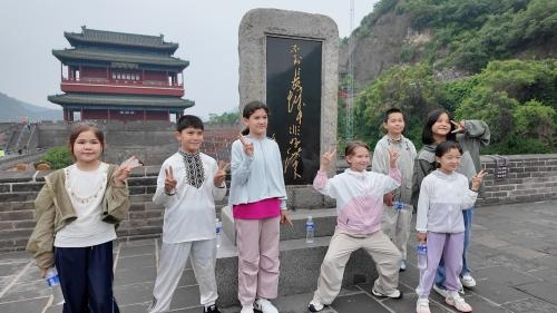 Xinjiang children celebrate Children's Day in Beijing: 