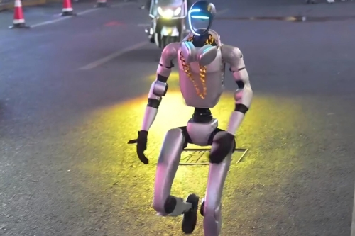 Agile humanoid robot draws public attention in Hangzhou