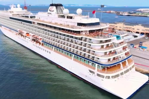 Cruise 'Zhao Shang Yi Dun' arrives in northeast China as port enters peak season