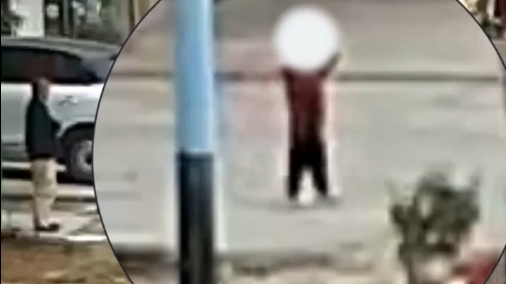 孩童街头哭泣 女警冲刺只为“温暖一抱”