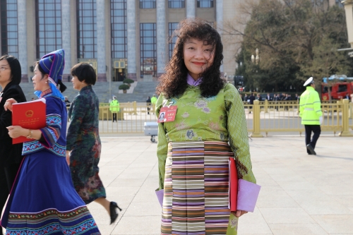 From live-streaming to online sales, Tibetan herders use 5G phones to forge new lifestyle：NPC deputy of Xizang