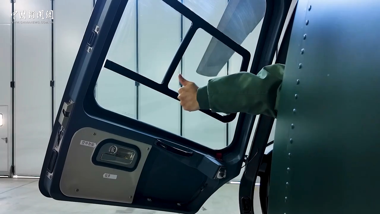 铁翼飞旋，千里“飞驰”