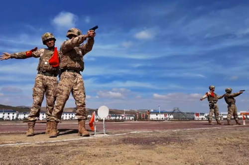 雪域槍聲礪斗志——直擊高原部隊(duì)實(shí)彈射擊