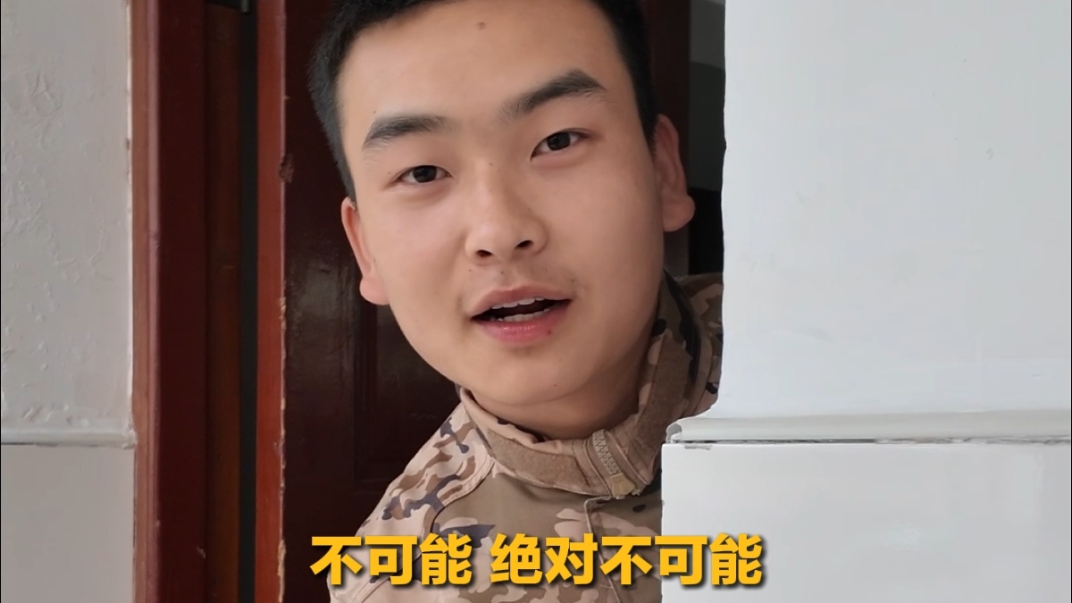 新兵遇雨天询问能否暂停体能训练 班长坚定回应