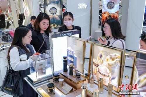 Hainan duty-free sales hit 22.22 billion yuan in six months under revised policy