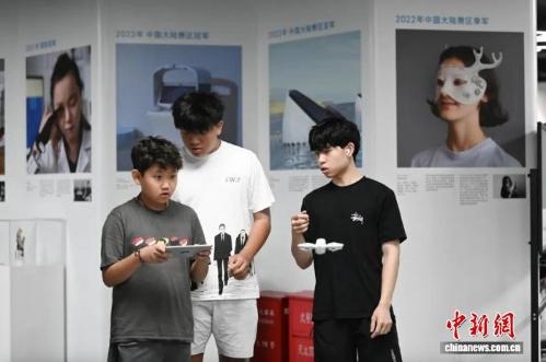 American Chinese youth explore Shanghai's sci-tech innovation