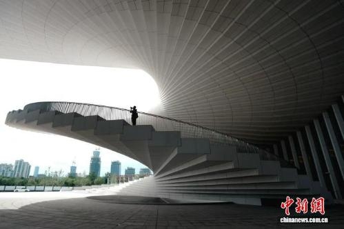 'Chinese fan' by Huangpu River: Shanghai Grand Opera House to open in October