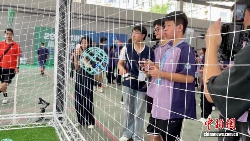 Chengdu-Hong Kong-Macao Youth Vitality Week kicks off with drone soccer