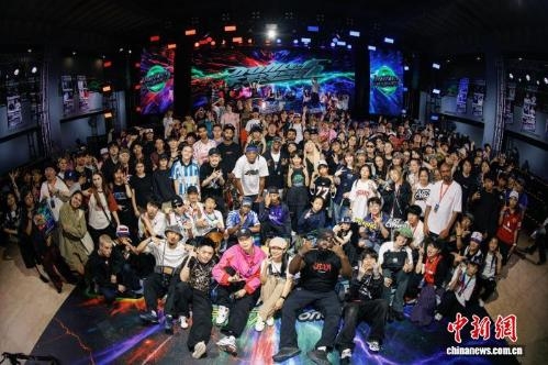 Chinese and international dancers compete at BATTLE FRESH 2026