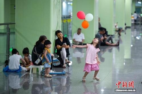 Chengdu metro opens 489 stations as free summer cooling zones