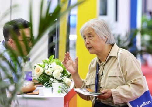China issues first national standard for elderly-friendly government service platforms 