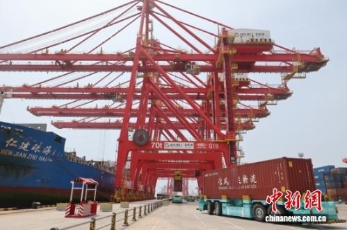 China's port cargo, container throughput rank first globally in 2025