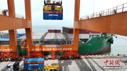 New rail-sea route links Guizhou's phosphorus chemical hub to Beibu Gulf Port 