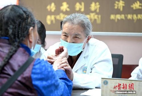 Tibetan hospital in Xizang holds free clinic for 110th anniversary