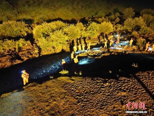 Rescue ongoing after flash flood hits Northwest China's scenic area
