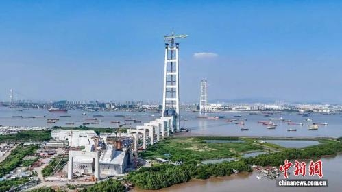 Largest cable saddle in world installed on Shizi Yang Bridge
