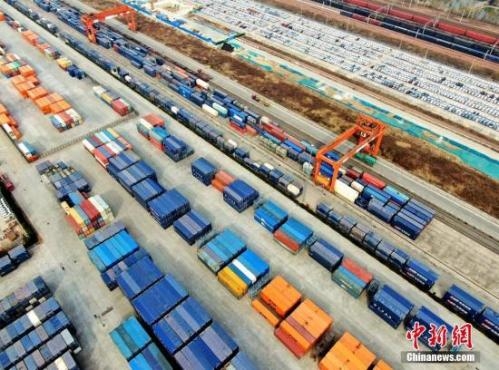 Zhengzhou International Land Port handles over 150,000 vehicles