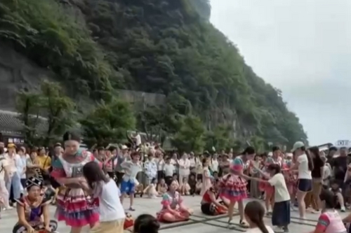 Immersive heritage shows draw visitors to Tianmen Mountain in Hunan