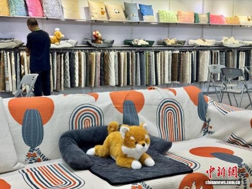 Over 2,000 fabric suppliers gather at Zhejiang home textiles expo