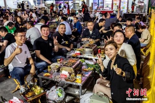 3 years on, barbecue craze in East China's Zibo draws more international visitors