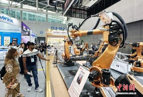 Canton Fair benefits China and its trading partners, observers say