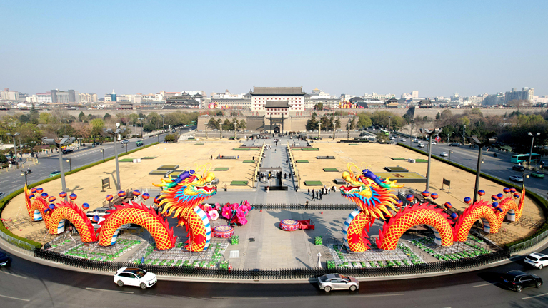 福州：闽台中小学教师书法作品展吸引参观者