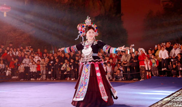 广西三江“T台秀”展瑶乡风情