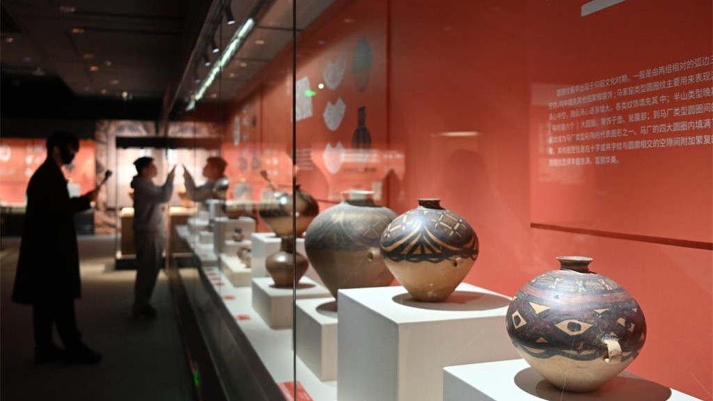  兰州：“从黄河到天山——史前彩陶的西渐之路”大展吸引民众 