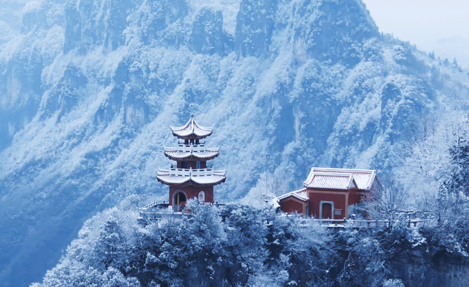 湖北“中武当”：古建披银甲 冰雪作丹青