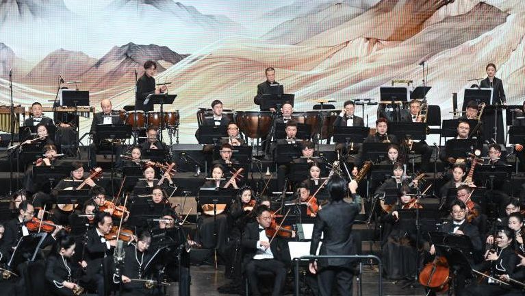 “新元肇启 乐韵两江”新年音乐会奏响山城冬夜