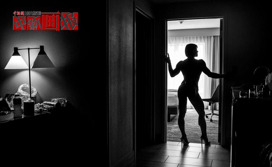 【图片故事】在职业健美赛事中打拼的美国华侨女子