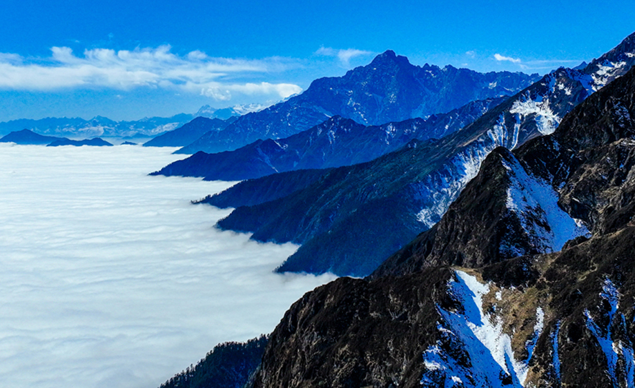 四川雅安：喇叭河雾海翻涌美如画