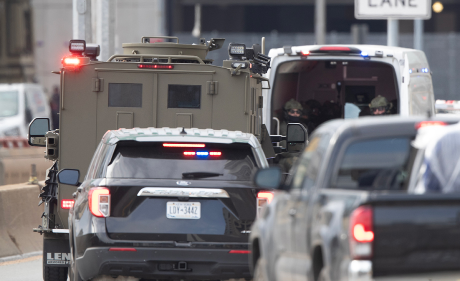 马杜罗在美国首次出庭 对美方所谓“犯罪”指控不认罪