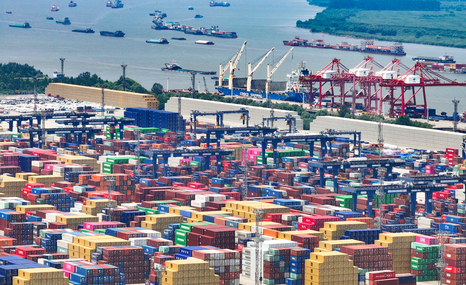 中国长江干线港口货物吞吐量稳居世界内河第一