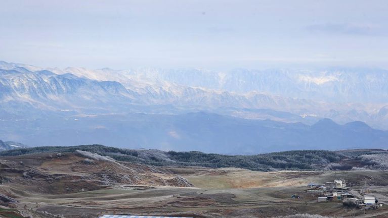 贵州威宁：雾凇作丹青 绘就高原美景