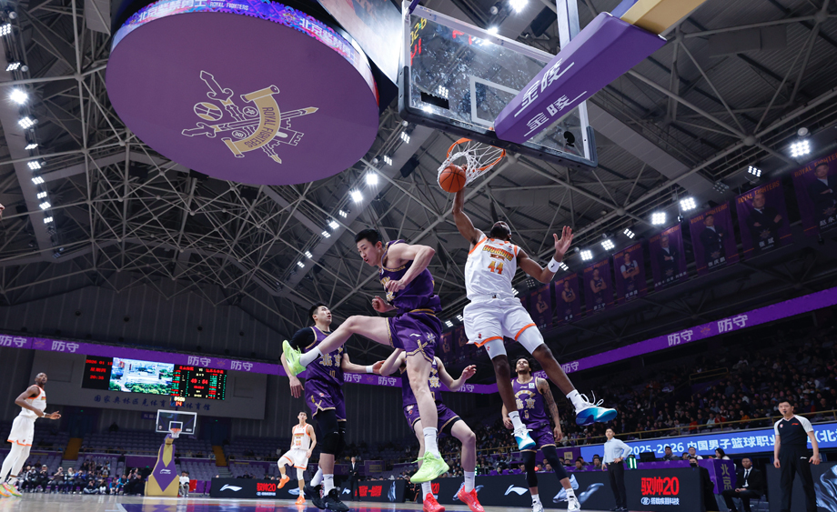CBA常规赛：北京控股队负于江苏肯帝亚队